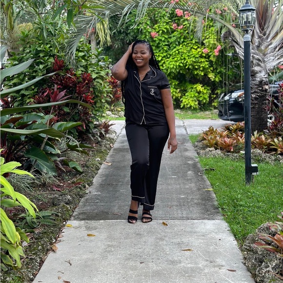 Meet your Posher, It’s - Picture 4 of 8